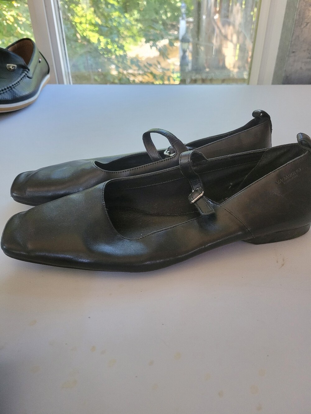 Vagabond 39/8.5 Classic Black Leather Mary Jane Flats